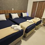 Lindo Apartamento A 3 Minutos Da Praia Av.N.S.C 1032/1208