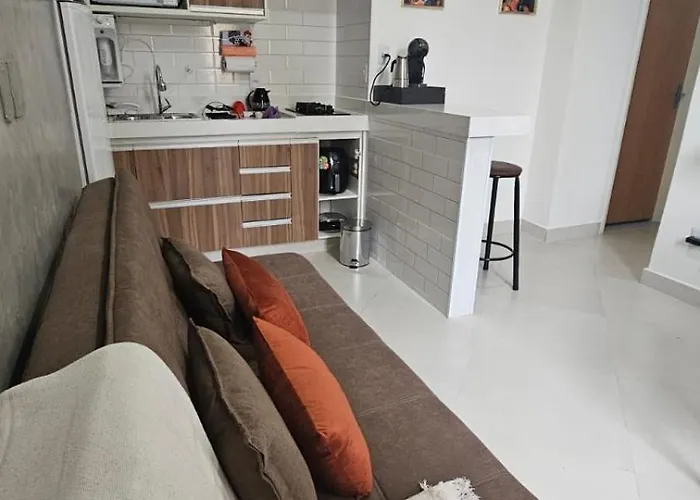 Lindo Apartamento A 3 Minutos Da Praia Av.N.S.C 1032/1208